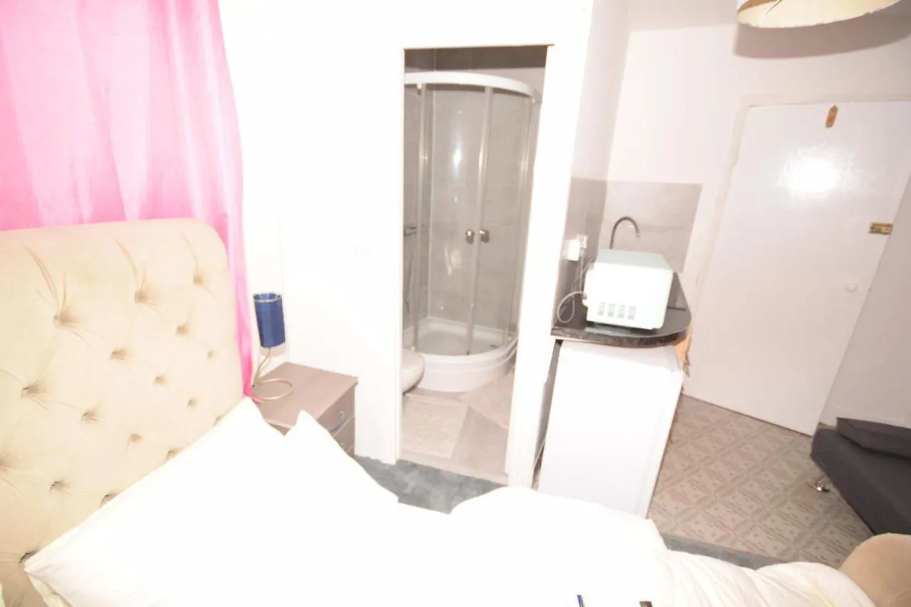 Lordship Studios London 0*,  United Kingdom