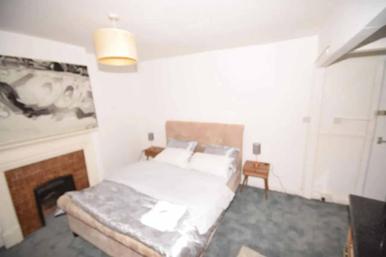 Lordship Studios London 0*,